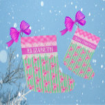 SötGröntens Lila Rosa Polkagrisar Anpassad Stor Julstrumpa<br><div class="desc">Anpassa denna vackra lila, grönt och rosa julklapp med en namn av någon speciell! Den här julhelgen. Tänka Polkagrisar! Tänkans Rosa och Tänkans Lila! De här två spännande trendiget färg kombinerar för att få helgdag dekorator verkligen att dyka upp! blommigtar i vintage kombineras med julklapp, polkagrisar, rosett band och vintergrej...</div>