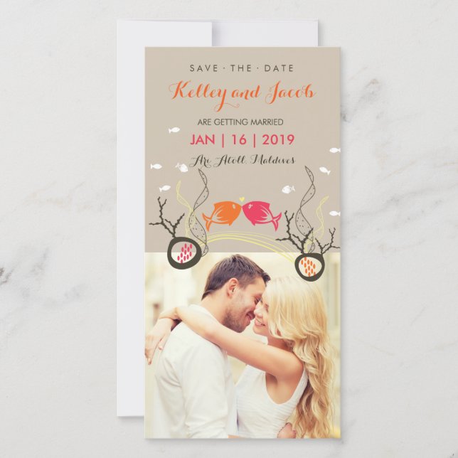 Sötningsfisken och korallerna under vattnet Foto Spara Datumet (Framsida)