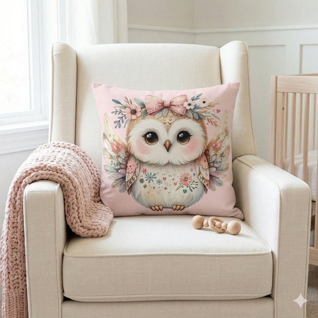 Sötnosig Boho-illustration av en uggla Kudde (Kawaii Boho Owl Illustration Pink Throw Pillow Mockup A)