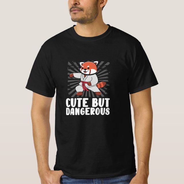 Sötröd karatpanda t shirt (Framsida)