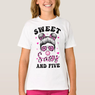 Sötsot och fem Messy Bun Leopard Sunglass T Shirt