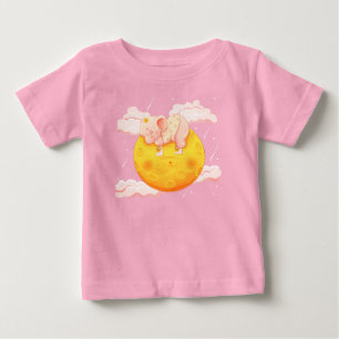 Sött baby elefant som sover på månen t shirt