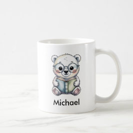 Sött baby isbjörn som läser en bok kaffemugg