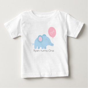 Sött babyblått elefant med en rosa ballong t-shirt