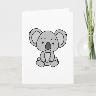 Sött babykoala med ett leende som sitter ner kort
