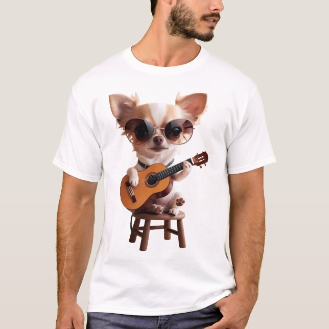 sött chihuahua som spelar klassisk gitarr seriefig t shirt (Framsida)