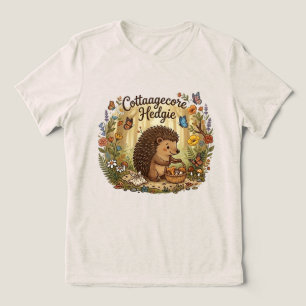 Sött Cottagecore-Igelkott som Plockar Svamp T Shirt