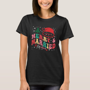 Sött första jul gifta och glada nygifta t shirt
