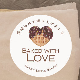 Sött hjärta chokladwaffel bakad med kärlek runt klistermärke