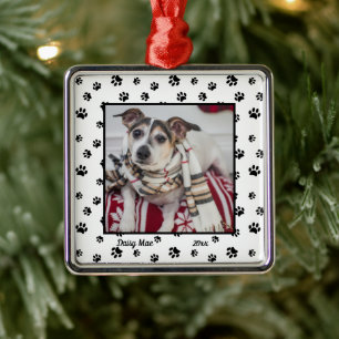 Sött hundnamn och år med foto Svarta tassavtryck Julgransprydnad Metall