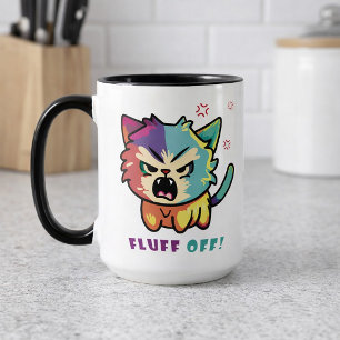 Sött ilsket katt som väser "Lufta ut". Mugg