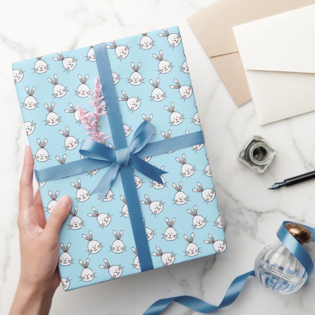 Sött kaninansikte mönster på ljusblått presentpapper (Gifting)