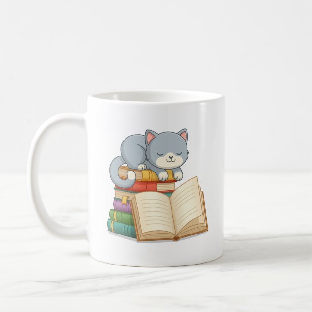 Sött katt på toppen av en bokhög kaffemugg (Vänster)