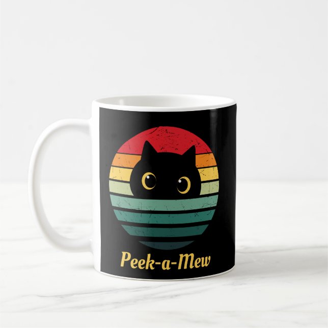 Sött kattansikte kika en mjau kaffemugg (Vänster)
