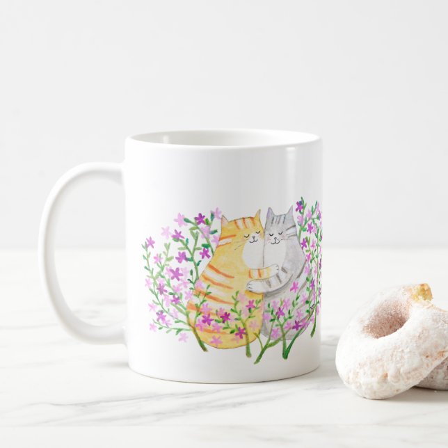 Sött kattpar som kramas i blommor Kattälskare Kaffemugg (Med munk)