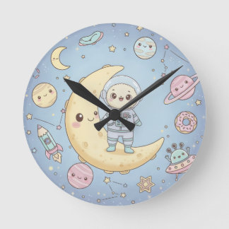 Sött Kawaii Rymden - Astronaut och Leende Måne Rund Klocka