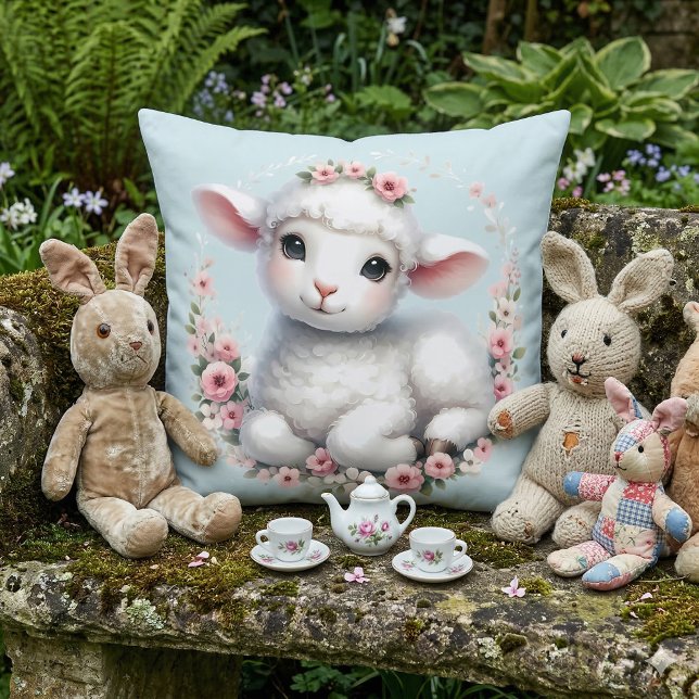 Sött lamm med blomsterkrona illustration kudde (Cute Lamb with Floral Crown Illustration Throw Pillow Mockup C)
