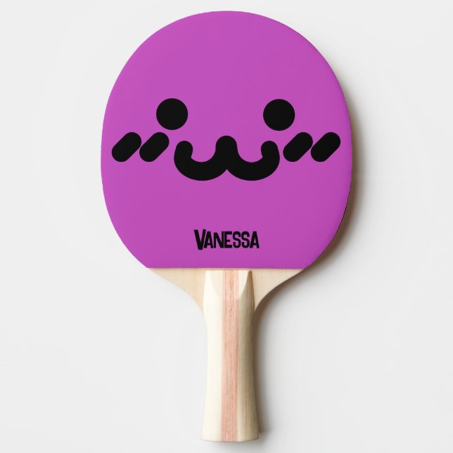 Sött lila ansikte med namn pingisracket (Framsidan)
