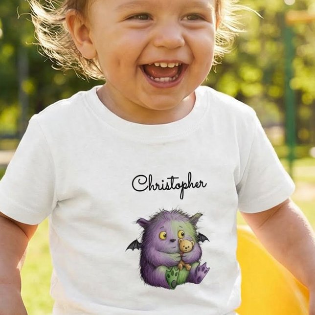 Sött lila grönt fluffigt monsterkompis t shirt (Skapare uppladdad)