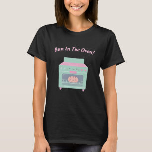 Sött litet bröd i ugnen för blivande mamma t shirt