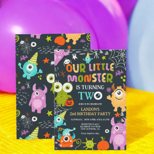 Sött litet Halloween-monster fyller två Inbjudningar