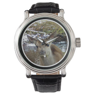 Sött litet rådjur poserar skogsdjur natur armbandsur