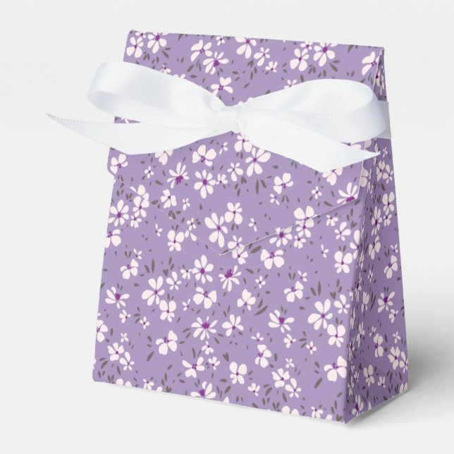 sött litet vitt lila blomma med blå bakgrund presentaskar (Framsidan Sidan)
