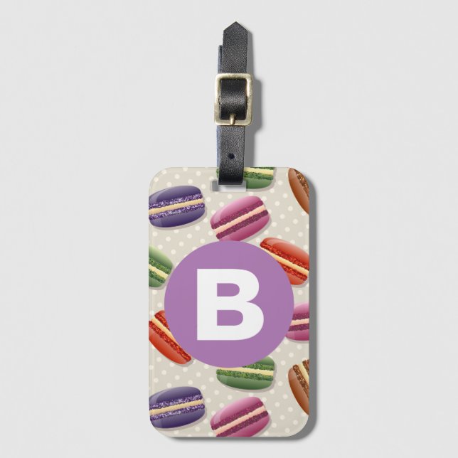 Sött makaronmönster prickig lila monogram bagagebricka (Framsida vertikal)