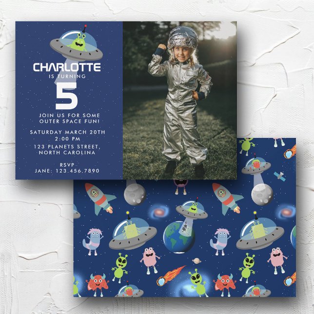 Sött Modernt Alien Monster Rymden Födelsedagsfoto Inbjudningar (Cute Modern Alien Monster Space Birthday Photo Invitation)