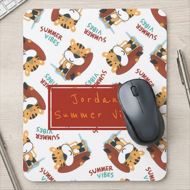 Sött orange tiger mönster anpassad monogram namn musmatta (Skapare uppladdad)