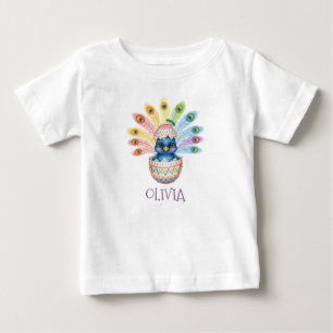 Sött påfågelbaby kläcks ur påskägg t shirt