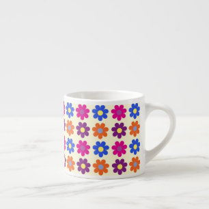 Sött retro mönster med penny blommor espressomugg
