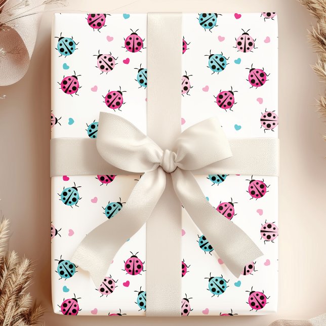 Sött Rosa Blå Nyckelpiga Hjärtan Mönster Presentpapper (Skapare uppladdad)
