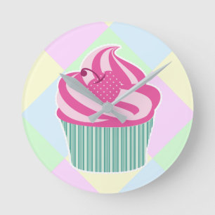 Sött rosa cupcakes i pastellfärger rund klocka