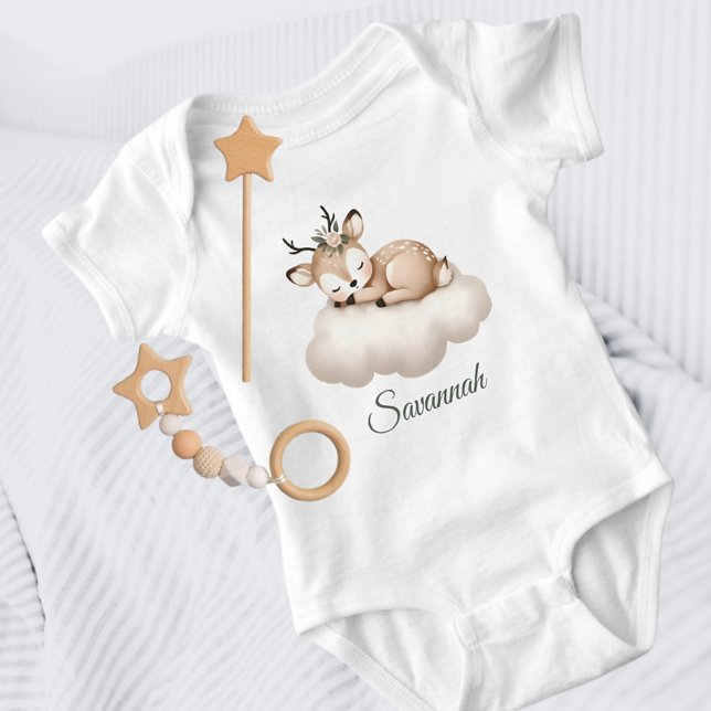 Sött sovande barn hjort på molnet flickaktig t shirt (Skapare uppladdad)