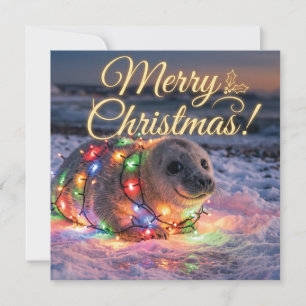 Sött spädbarnssäl omslutet av julgransbelysning julkort