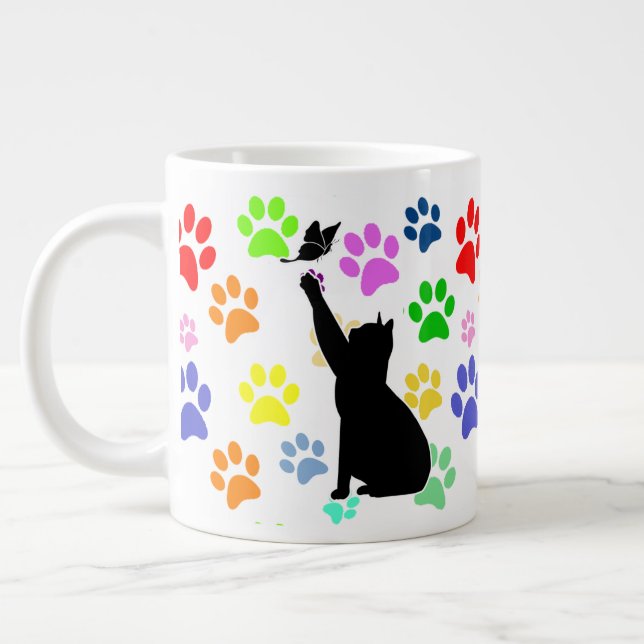 Sött tassmönster och katt som jagar en fjäril jumbo mugg (Vänster)