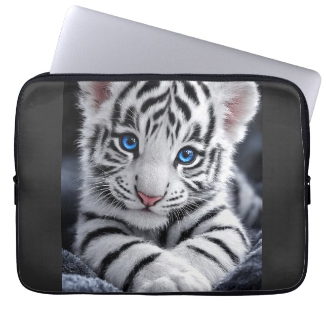 Sött Vit Tigerunge Blå Ögon Wildlife Affisch Laptop Fodral (Framsidan)