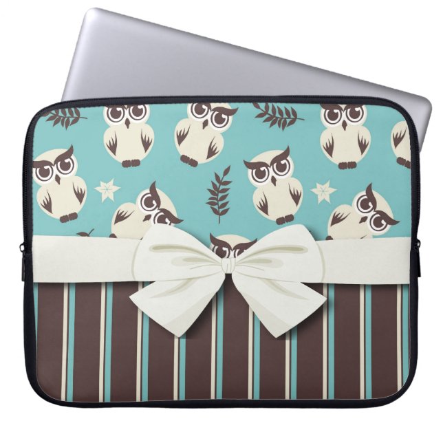 sött vitt ugglemönster och ränder laptop sleeve (Framsidan)