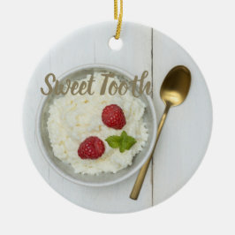 Söttandpudding med hallondessert julgransprydnad keramik