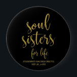 Soul Sisters for Life Glitter Bachelorette Knapp<br><div class="desc">En elegant som klipper ut kant-designen,  har texten "Soul Sisters for Life" i ett extraherat skriptteckensnitt,  och glitter struktur lägger till en snygg och glamorös beröring. Du kan anpassa bakgrunden till färg enligt dina behov och önskemål. Kontakta mig om du har någon speciell begäran.</div>