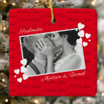 Soulmates I Kärlek You Personlig Photo Romantic Julgransprydnad Keramik<br><div class="desc">Soulmates I Kärlek,  du Personliger fotoromisk keramisk prydnadsämne. En söt personlig par-gåva till Alla hjärtans dag! Den här designen innehåller ett foto med anpassningsbar med hjärtan och ord I kärlek du. Anpassa anpassad design med egen text,  eget foto och eget namn.</div>