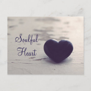 Soulsk Lila Stone Heart på en Sandy Beach Vykort