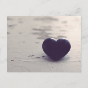Soulsk Lila Stone Heart på en Sandy Beach Vykort