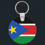 South Sudan flagga Nyckelring<br><div class="desc">Flagga Sydsudan. Sydsudan, officiellt Sydsudan, är en land i Öster-Afrikan. Dess huvudstad och största stad är Juba, som ligger i södra Ekvatorialguinea. Sydsudan blev den 9 juli 2011 vid midnatt (00:00) lokal tid i oberoende efter en folkomröstning i januari 2011 där nästan 99 procent av väljarna valde att separera från...</div>