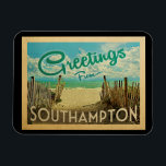 Southampton Beach Vintage resor Magnet<br><div class="desc">I Hälsning från Southampton vintage finns en sandstrand med vackra turkoshavet vatten och över havet,  ett blå himmel med giftiga vita moln. I vintage resor stil.</div>