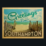 Southampton Beach Vintage resor Poster<br><div class="desc">I Hälsning från Southampton vintage finns en sandstrand med vackra turkoshavet vatten och över havet,  ett blå himmel med giftiga vita moln. I vintage resor stil.</div>