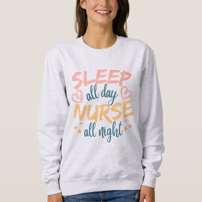 Sov hela dagen sjuksköterska hela natten t shirt (Framsida)