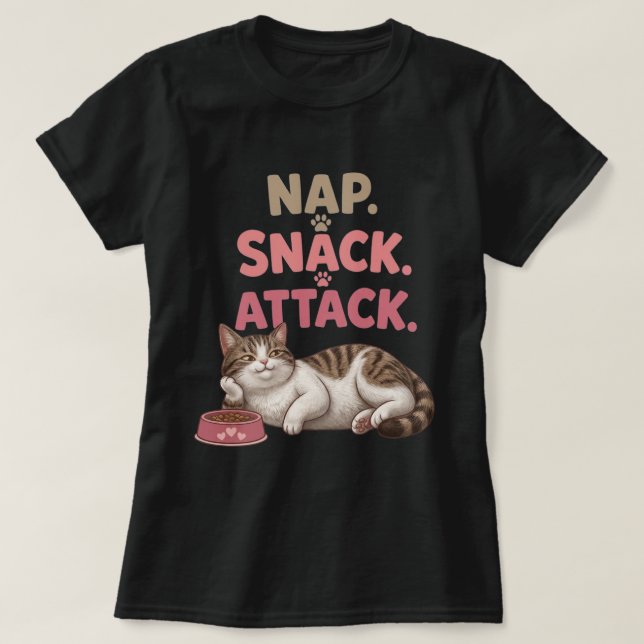 Sov Lugn Attack Söt Katt Citat Konst T Shirt (Design framsida)