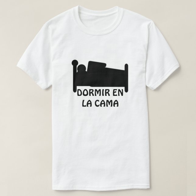 sova i säng och text: cama för dormiren-la t-shirt (Design framsida)